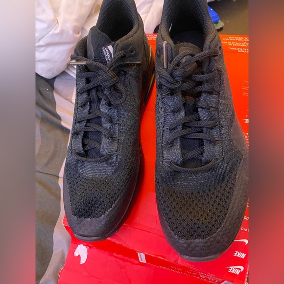 Nike air max new!! Triple black. Size 10 men - Picture 2 of 8